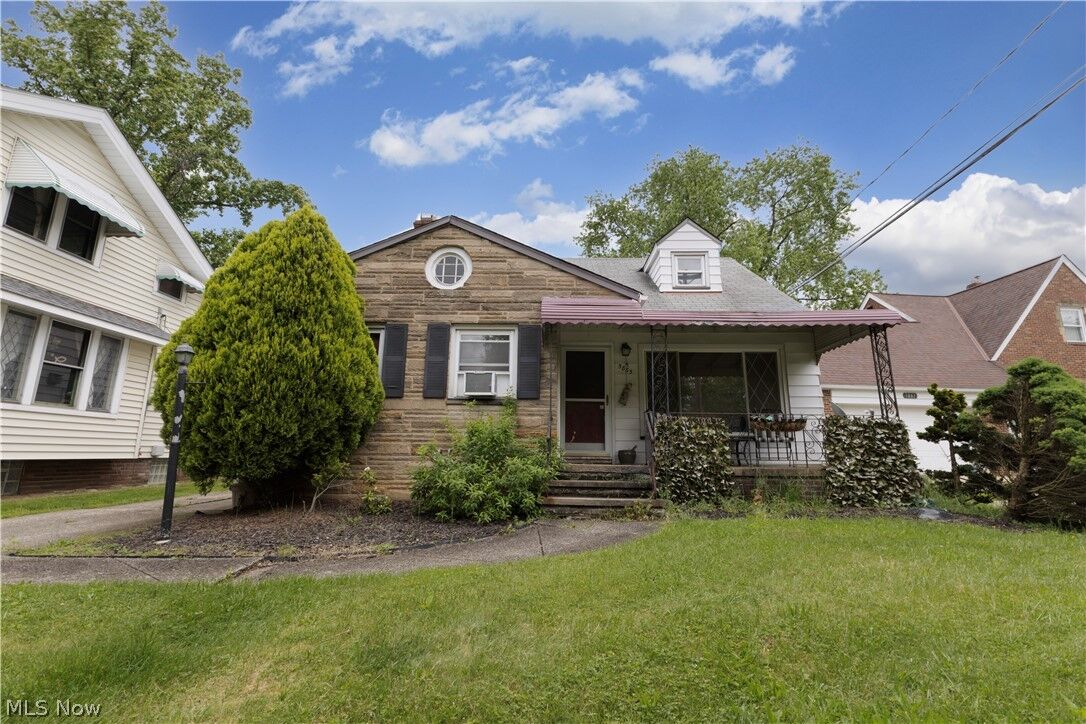 Property Photo:  5885 Chestnut Hills Drive  OH 44129 