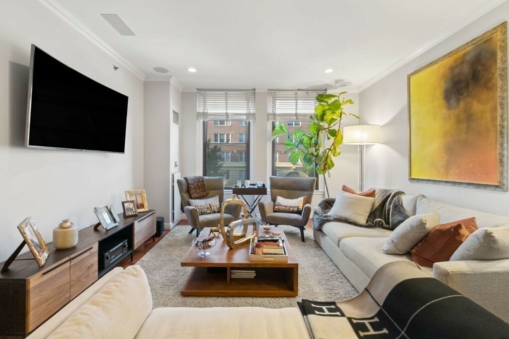 Property Photo: 4 Charlesgate East 202 MA 02215