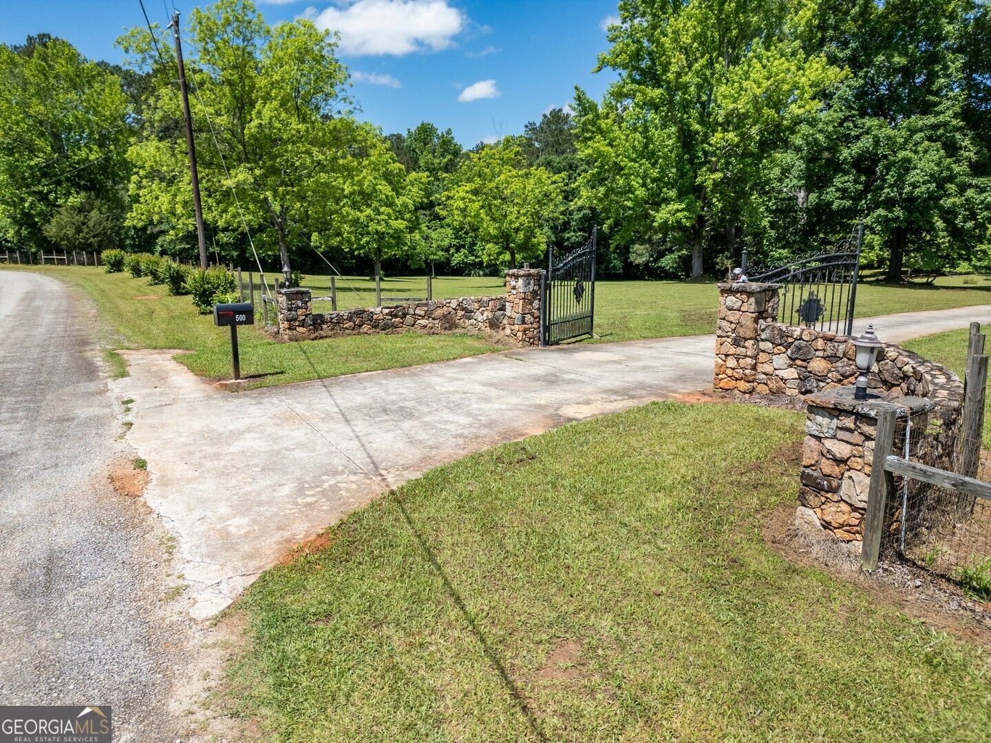 Property Photo: 500 Cochran Road GA 30014