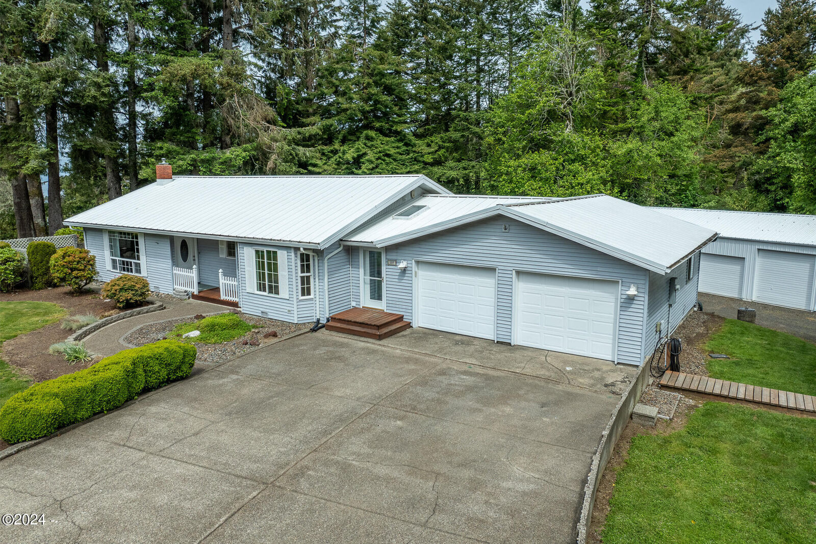Property Photo: 1317 NE Yaquina Heights Drive OR 97365