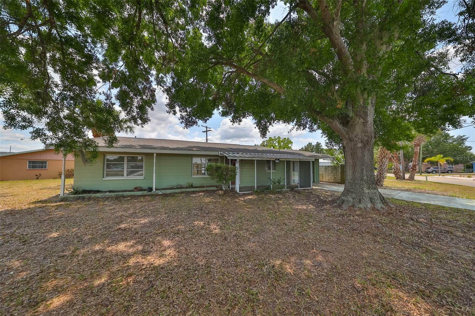 Property Photo:  212 Francis Drive  FL 33572 