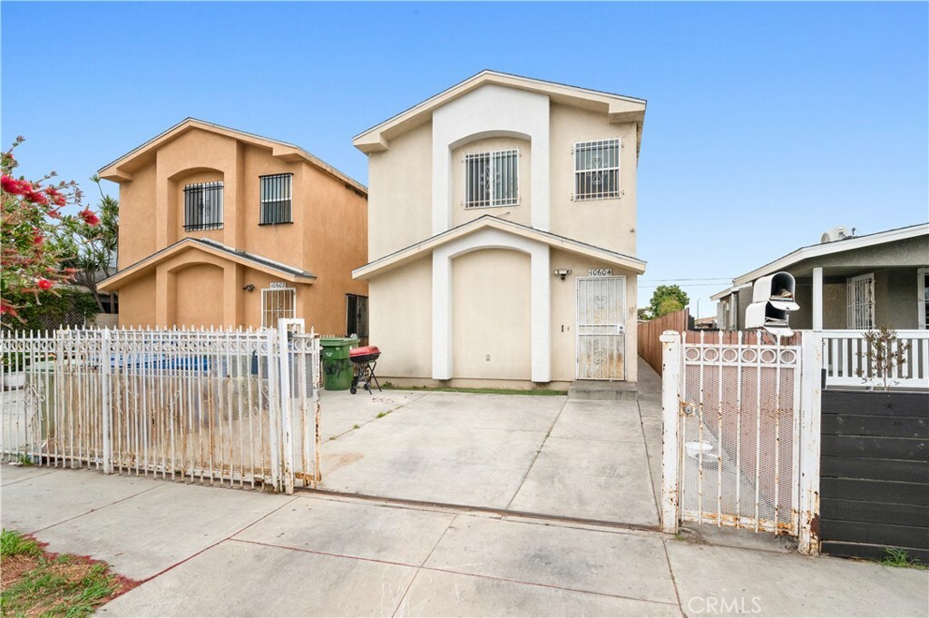 Property Photo:  10604 Hickory Street  CA 90002 