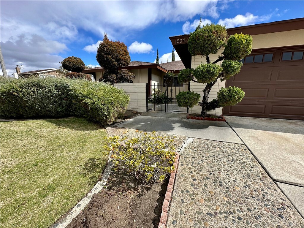 Property Photo:  15042 Temple Street  CA 92683 