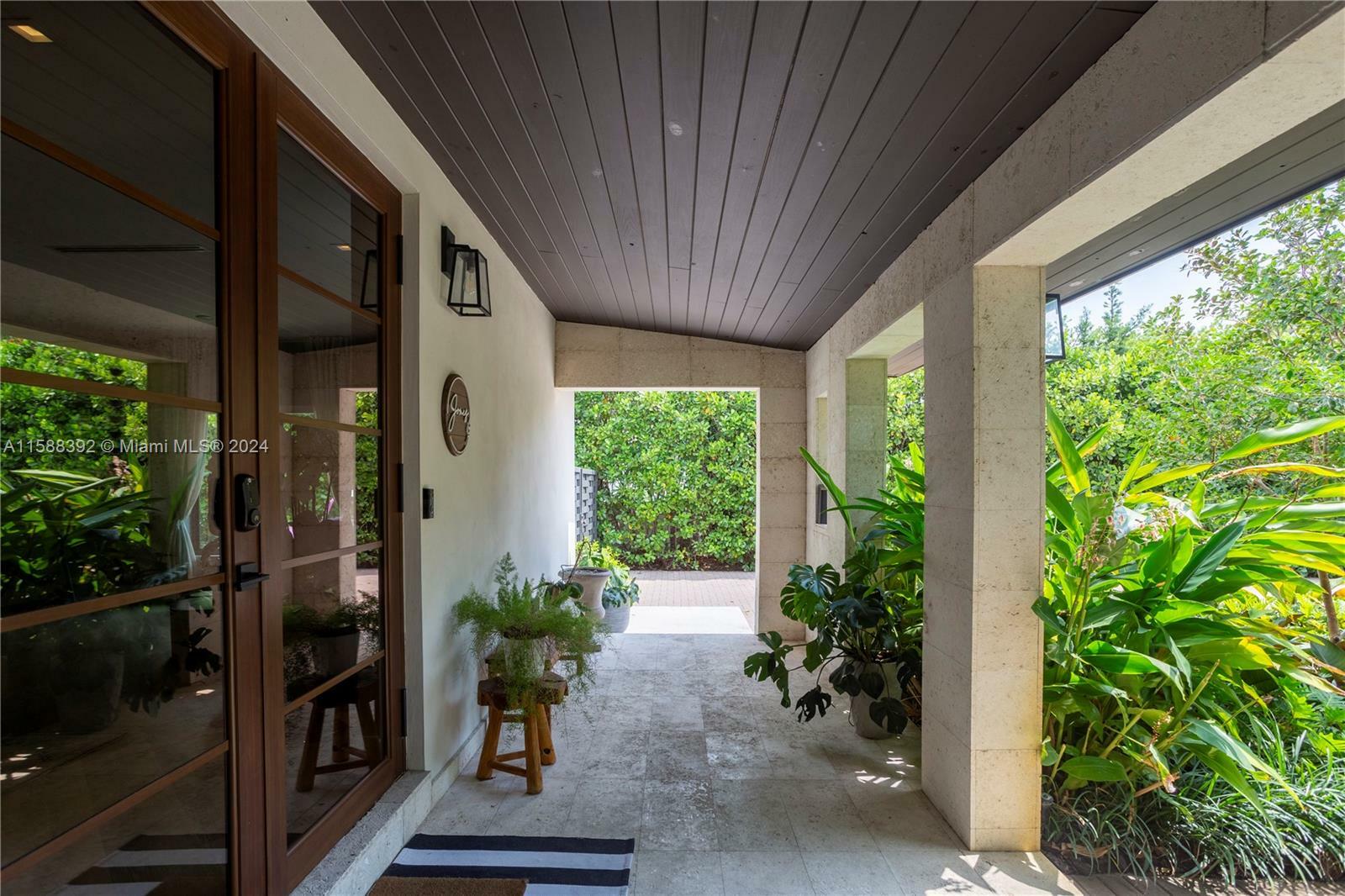 Property Photo: 4700 Bay Point Rd FL 33137