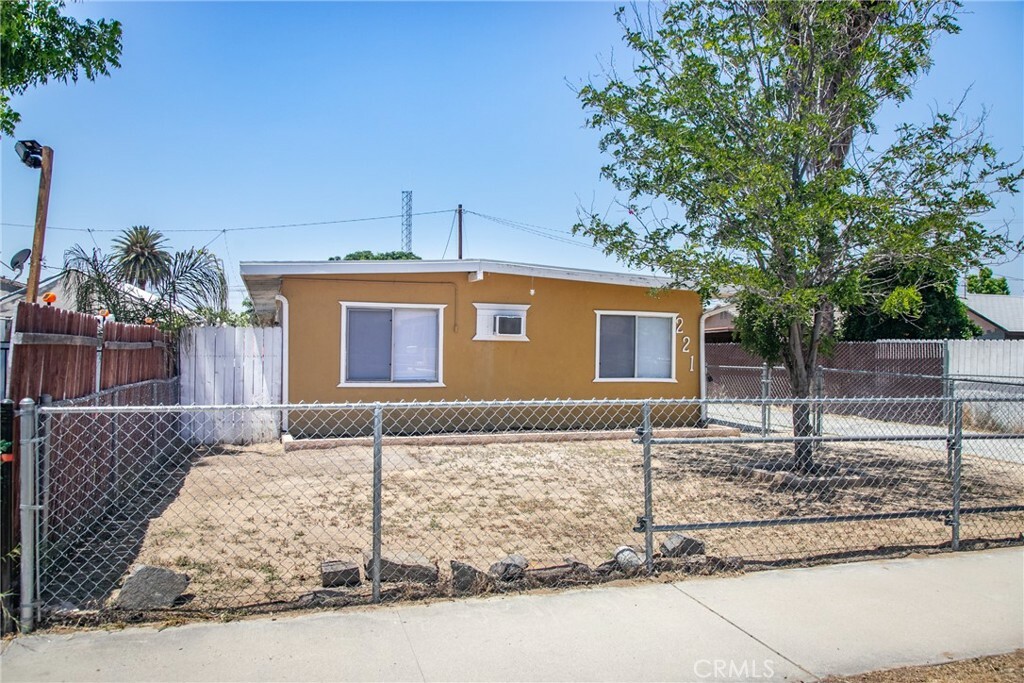 Property Photo:  221 S Alessandro Street  CA 92543 