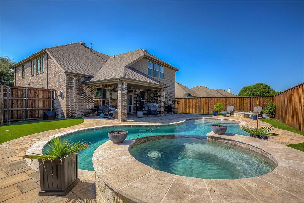 Property Photo:  413 River Birch Trail  TX 75126 