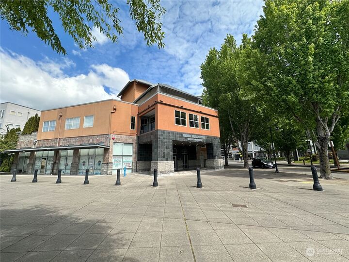 Property Photo:  225 Logan Avenue S 155  WA 98057 