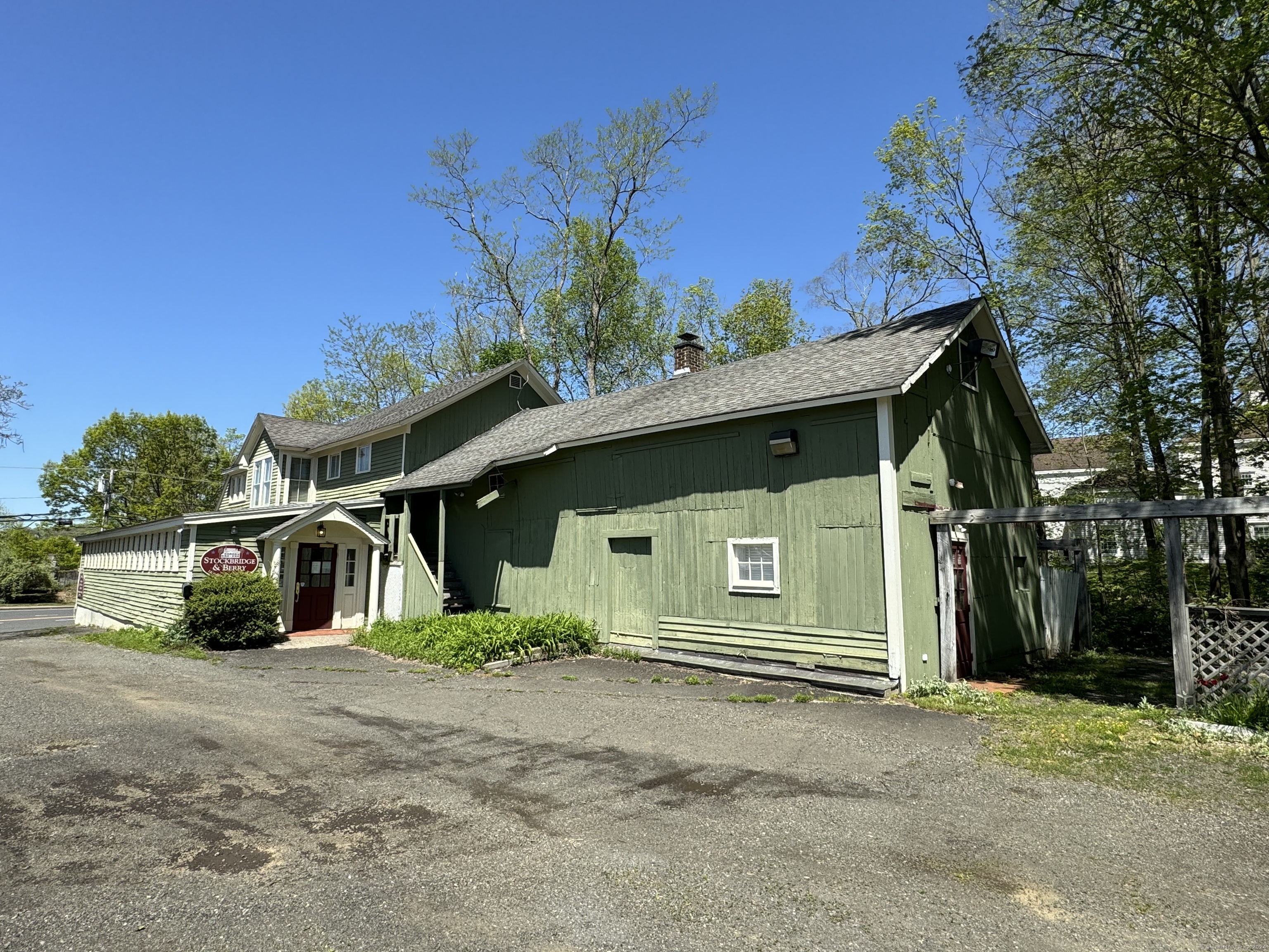 Property Photo:  142 Main Street North  CT 06488 