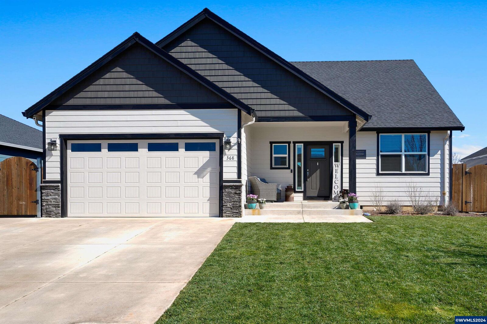 Property Photo:  368 SE Palomino Ct  OR 97385 