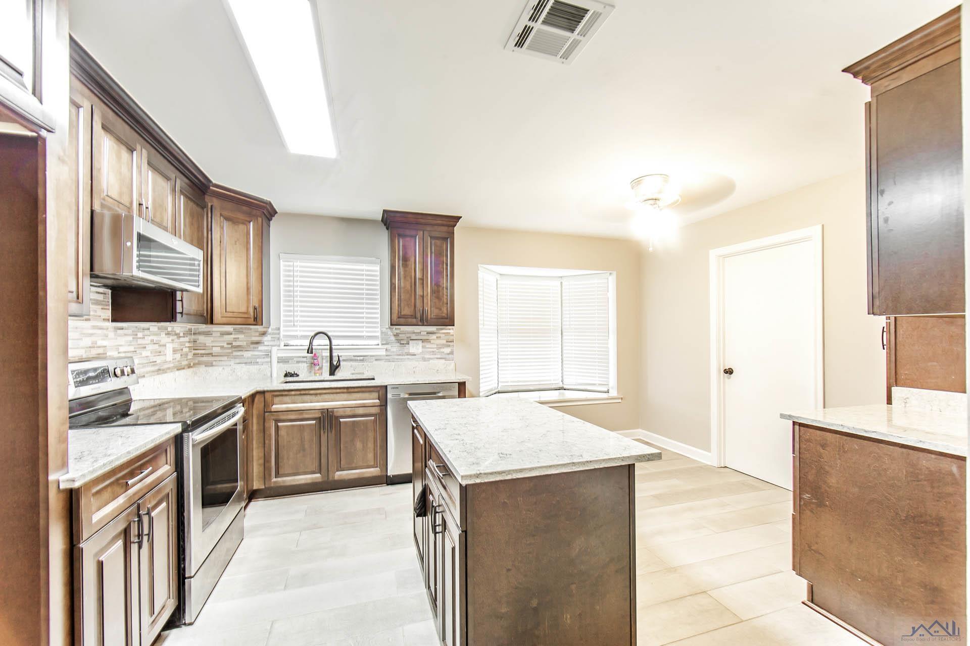Property Photo: 515 Cascade Dr LA 70364