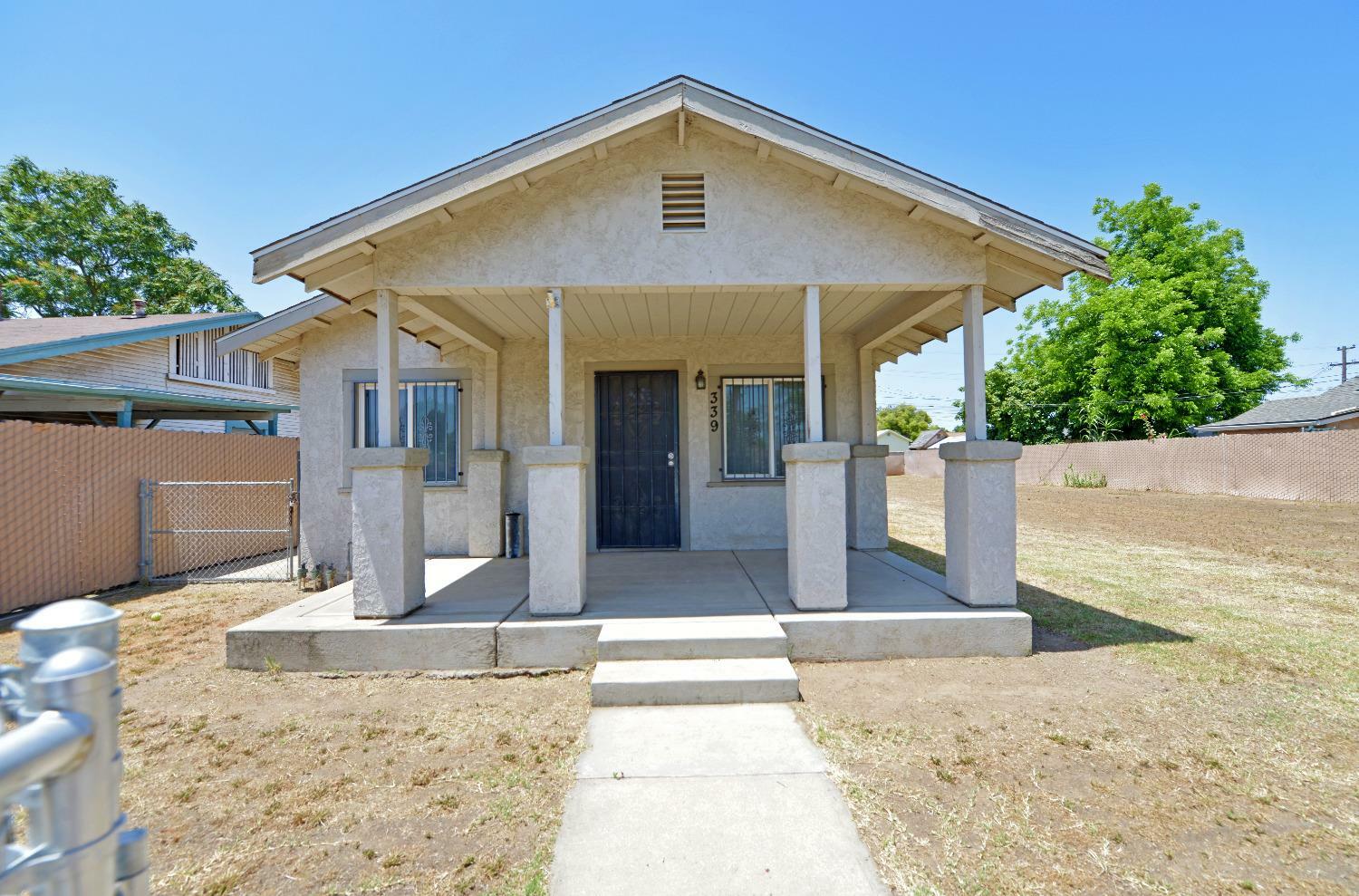 Property Photo:  339 N Delno Avenue  CA 93706 