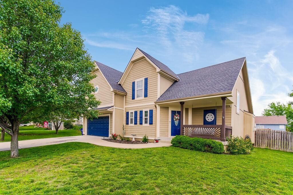 Property Photo:  699 S Cedar Street  KS 66030 