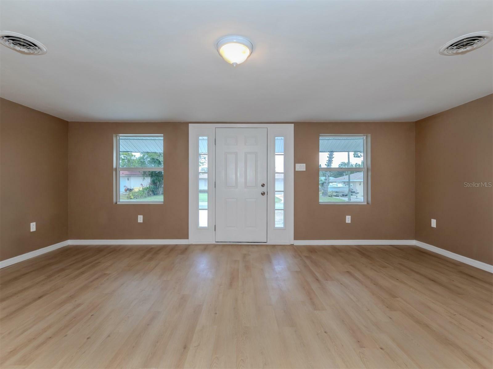 Property Photo:  875 Southland Road  FL 34293 