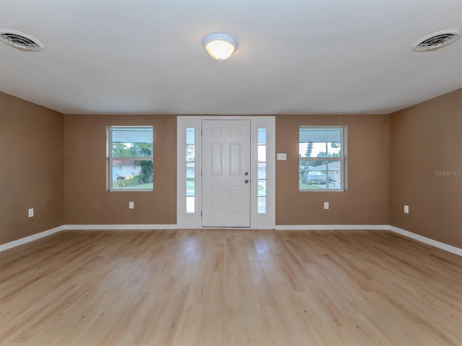 Property Photo:  875 Southland Road  FL 34293 