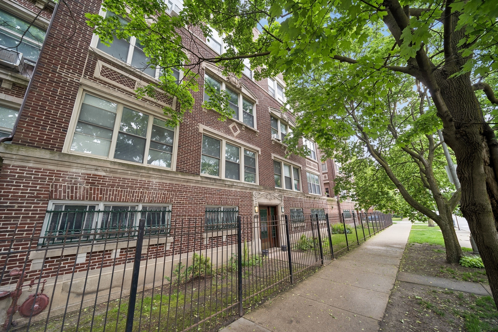 Property Photo:  1055 E Hyde Park Boulevard 3  IL 60615 