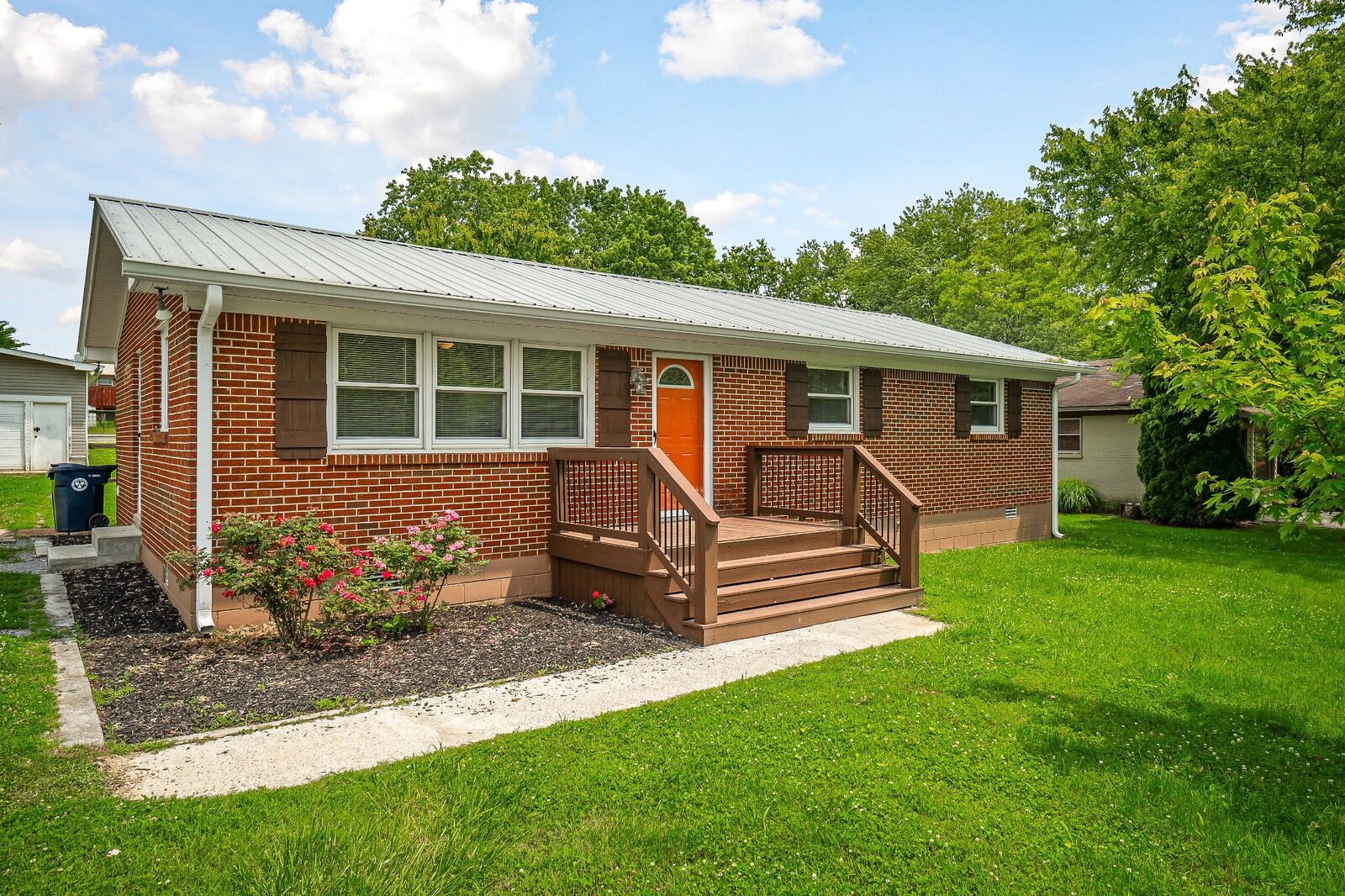 Property Photo:  616 Poss St  TN 37166 