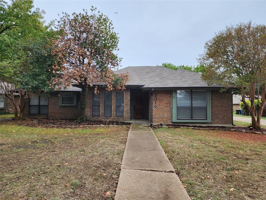 Property Photo:  2014 Espinosa Drive  TX 75010 