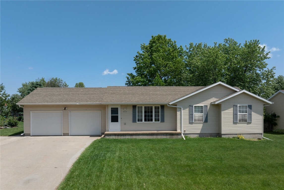 Property Photo:  402 Richland Avenue  IA 52345 