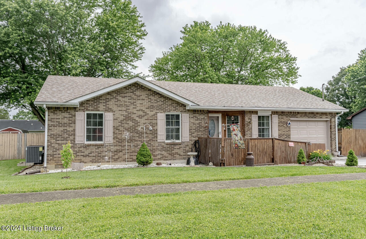 Property Photo: 2005 S Woodland Dr KY 40160