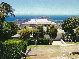 Property Photo:  