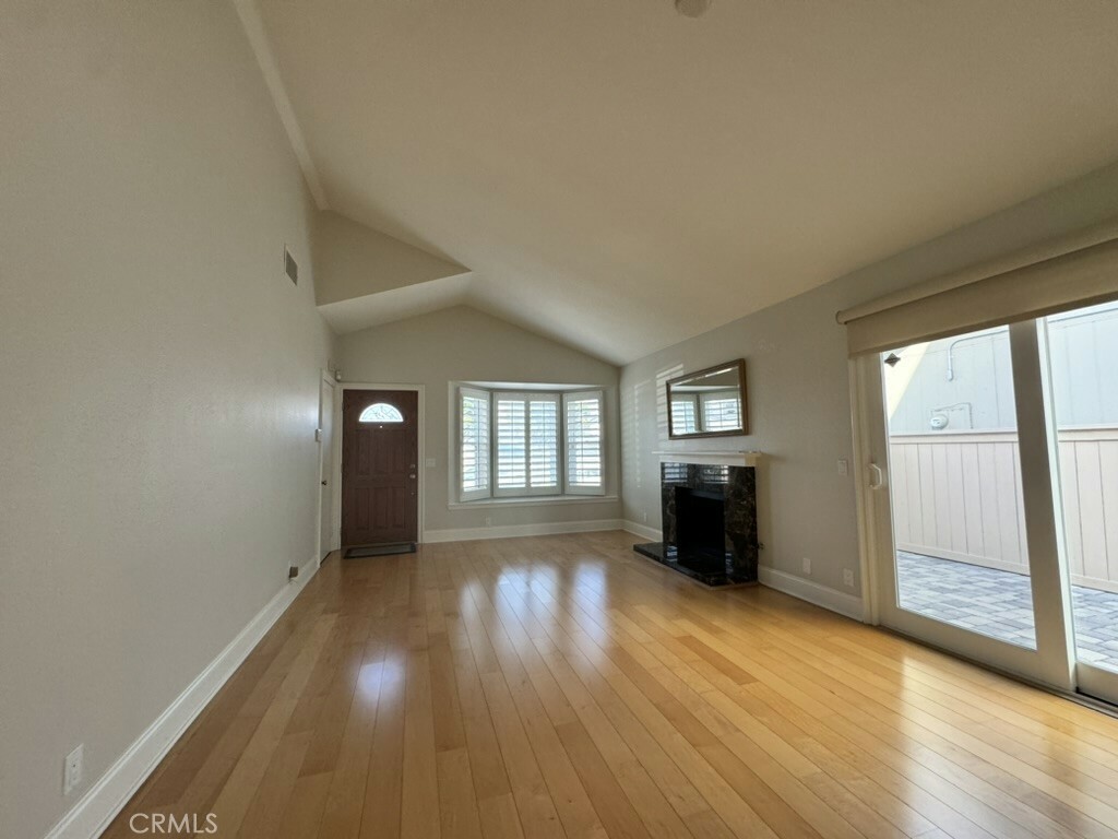 Property Photo:  5 Melodylane  CA 92614 