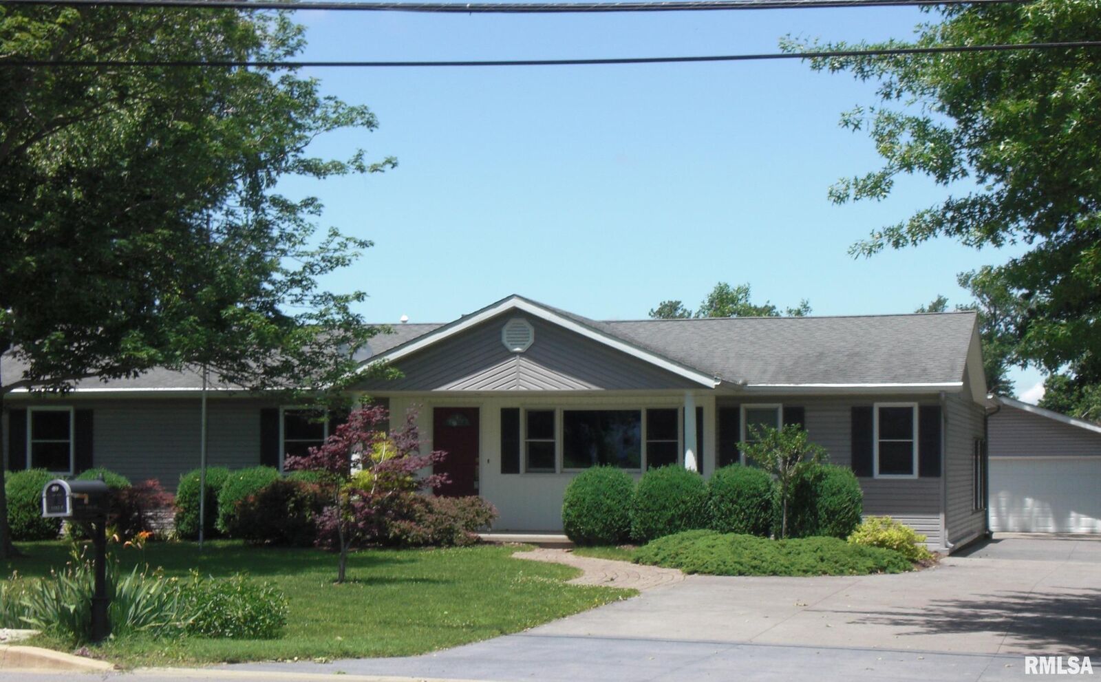 Property Photo:  1102 W Grand Avenue  IL 62918 