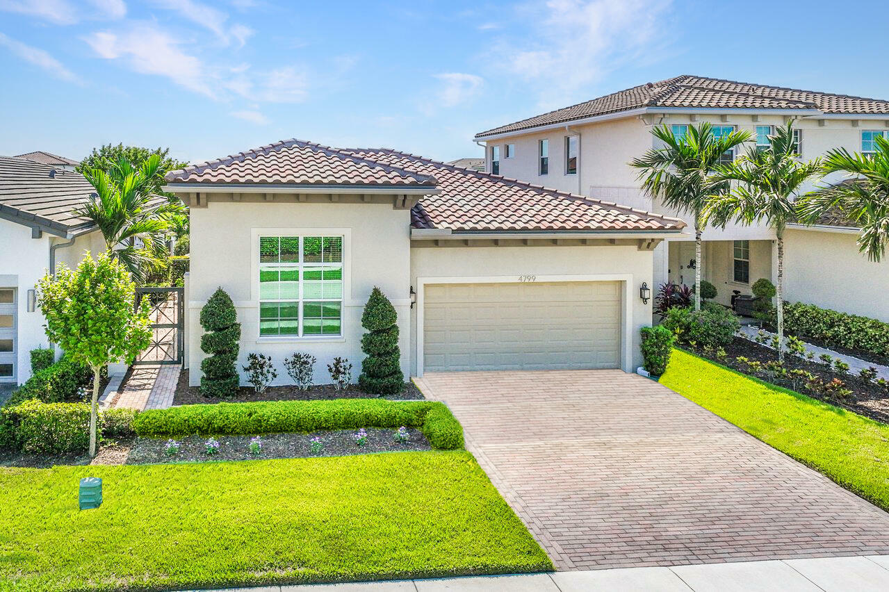 Property Photo: 4799 Saddle Ranch Road FL 33467