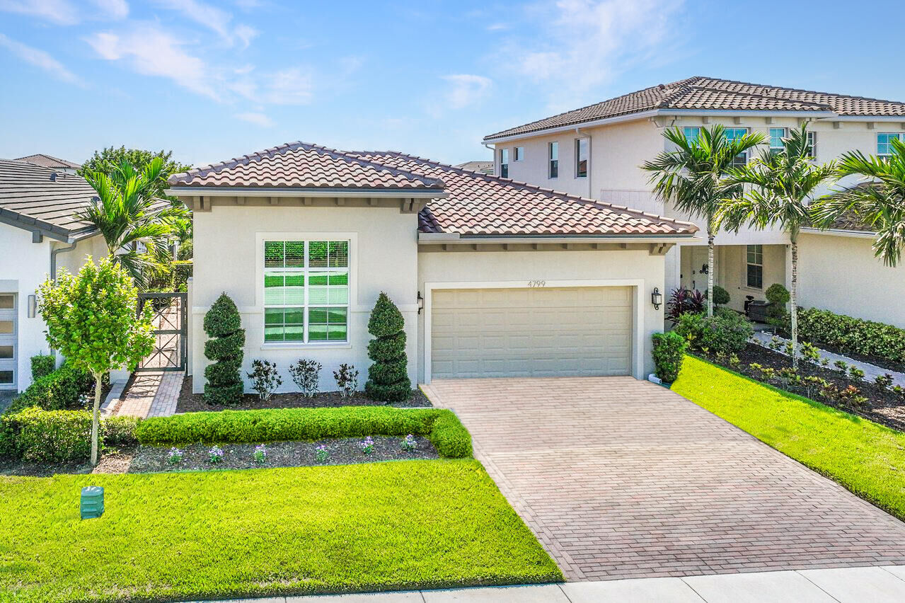 Property Photo: 4799 Saddle Ranch Road FL 33467