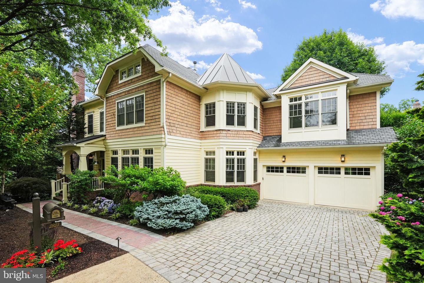 Property Photo: 2923 24th Road N VA 22207