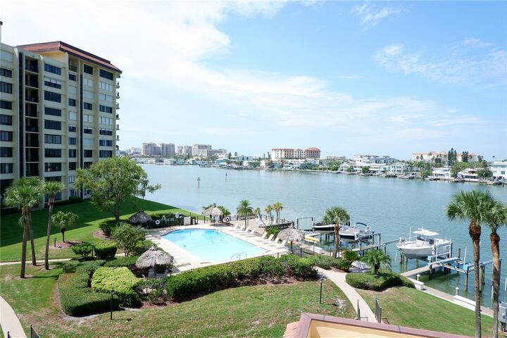 Property Photo:  736 Island Way 404  FL 33767 