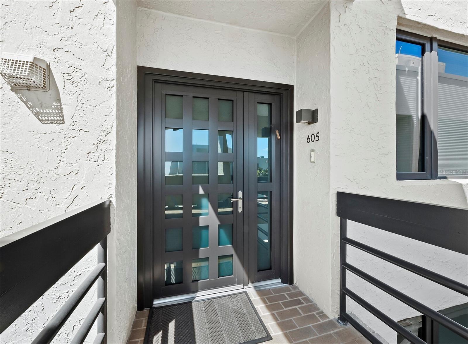 Property Photo: 1055 Gulf Of Mexico Drive 605 FL 34228