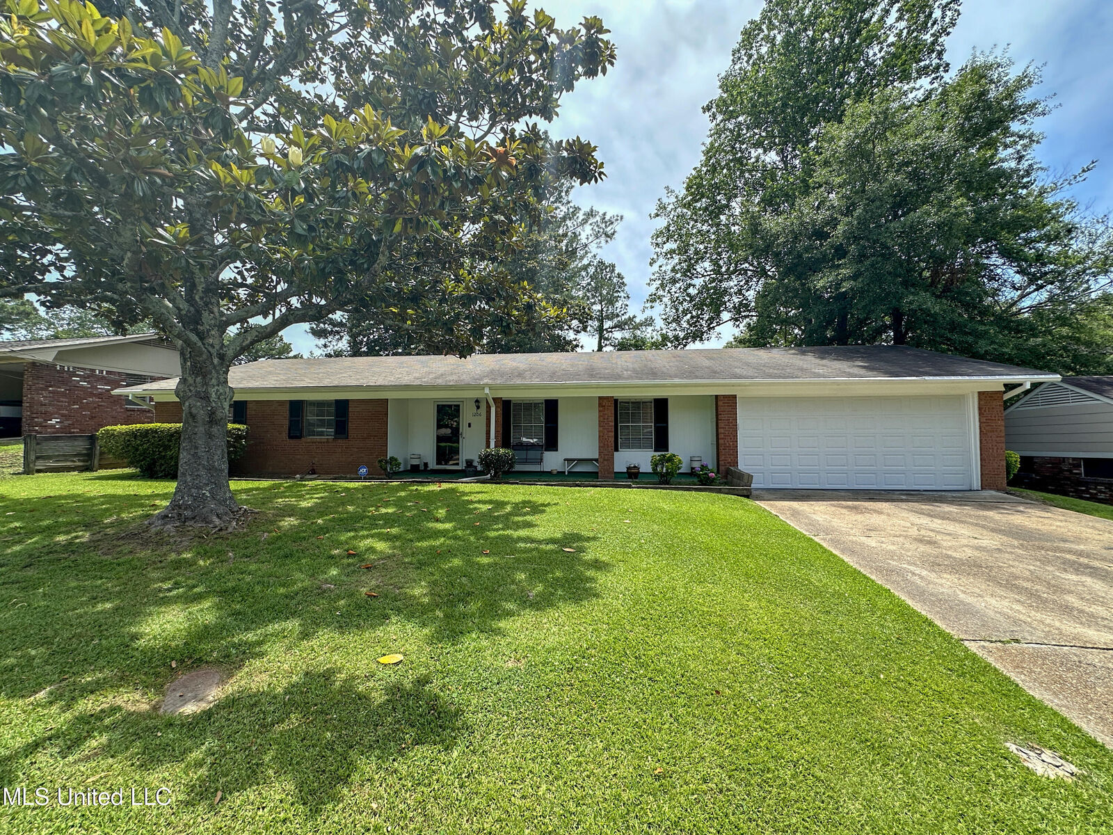 Property Photo: 1206 Shady Glen Drive MS 39056