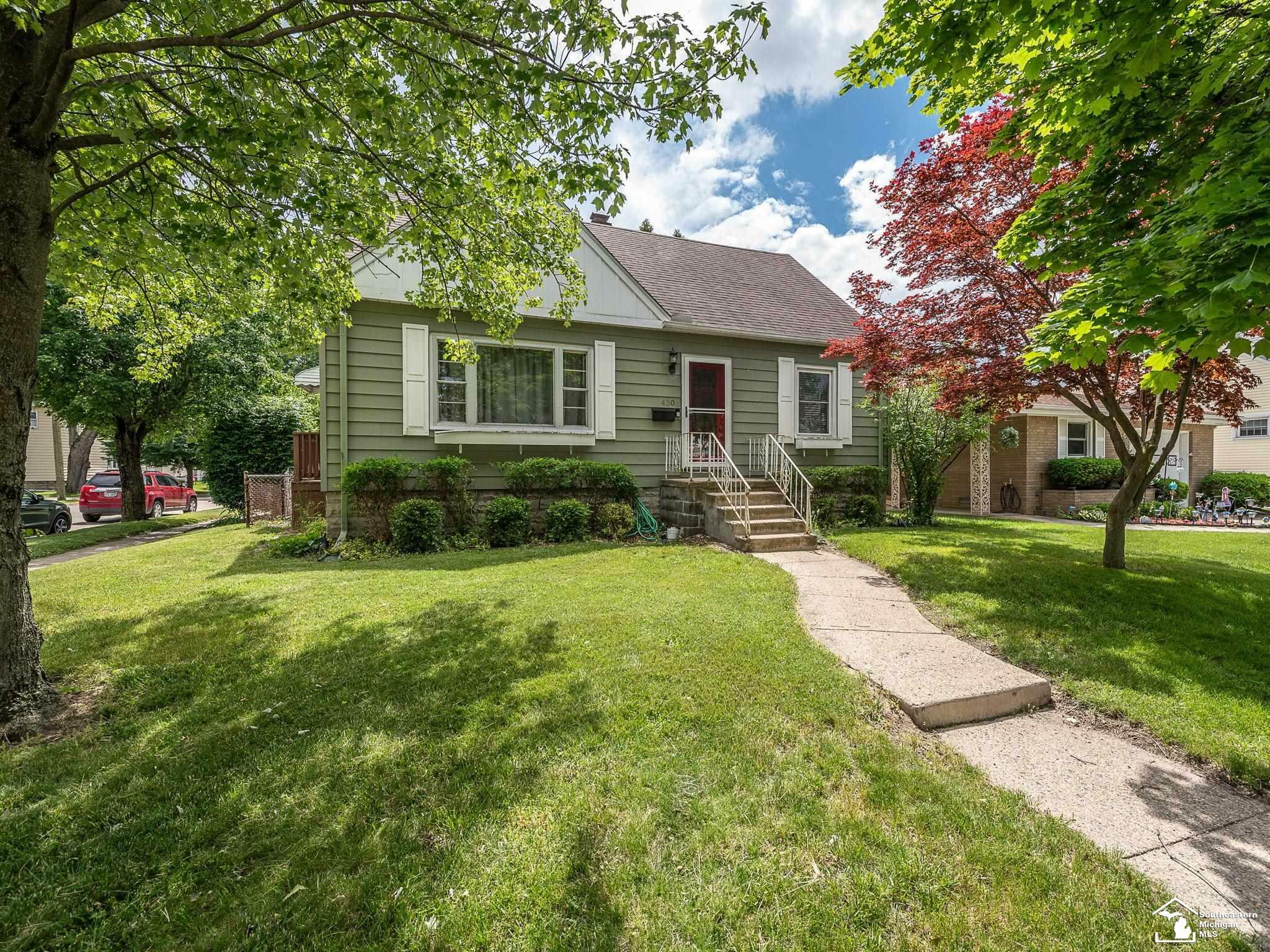 Property Photo:  430 Parkwood  MI 48162 