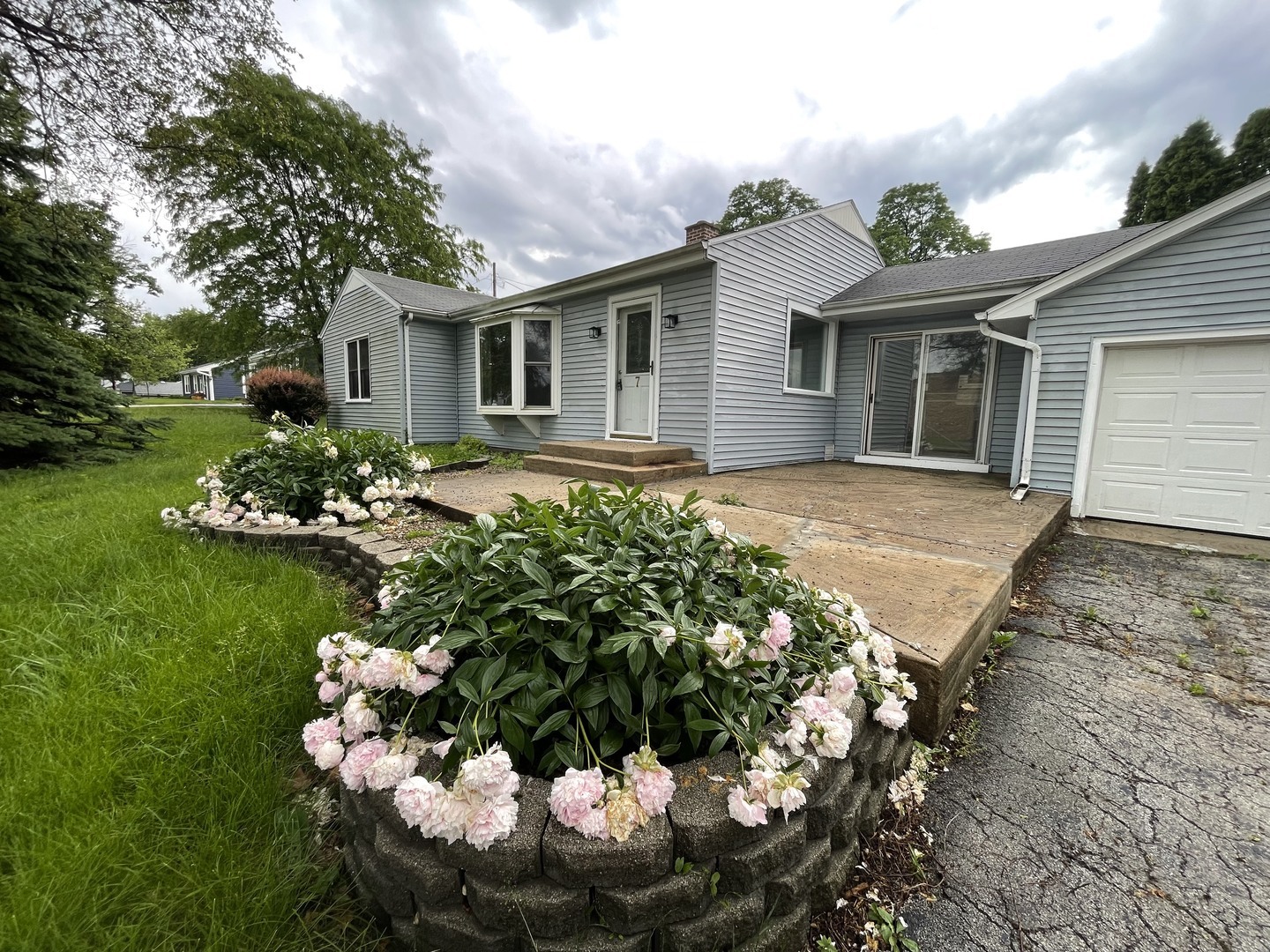 Property Photo:  7 E Goebel Drive  IL 60148 