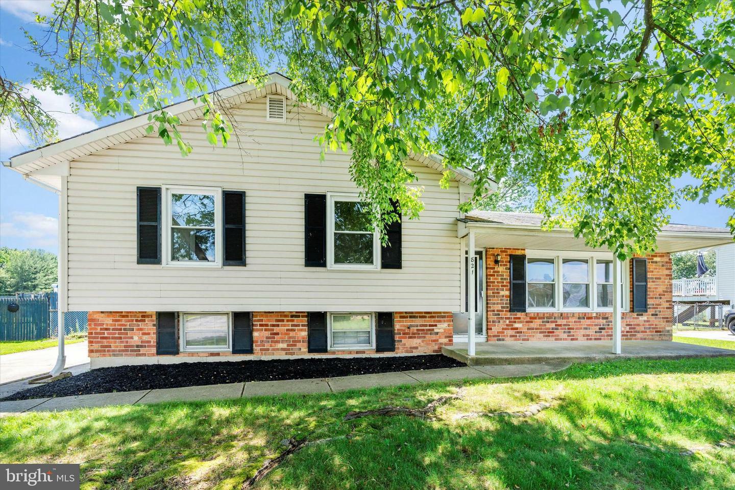 Property Photo: 821 Broadfield Drive DE 19713
