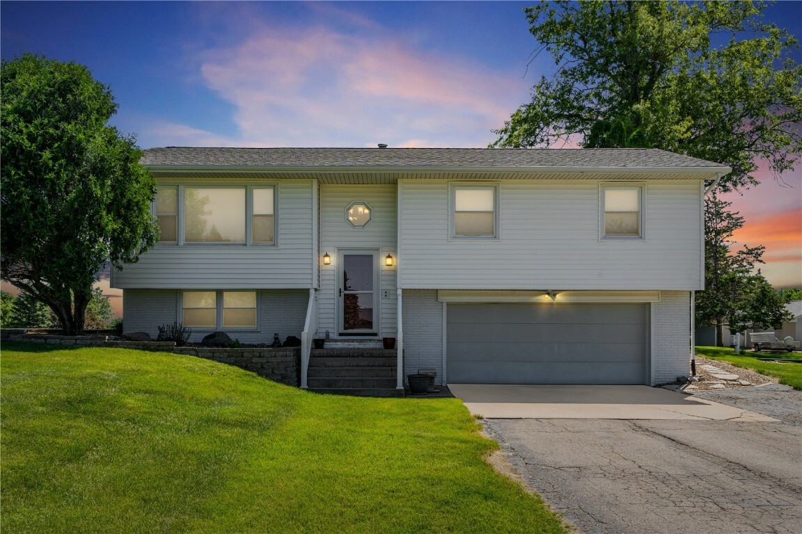 Property Photo:  4901 Sunset Drive  IA 52404 