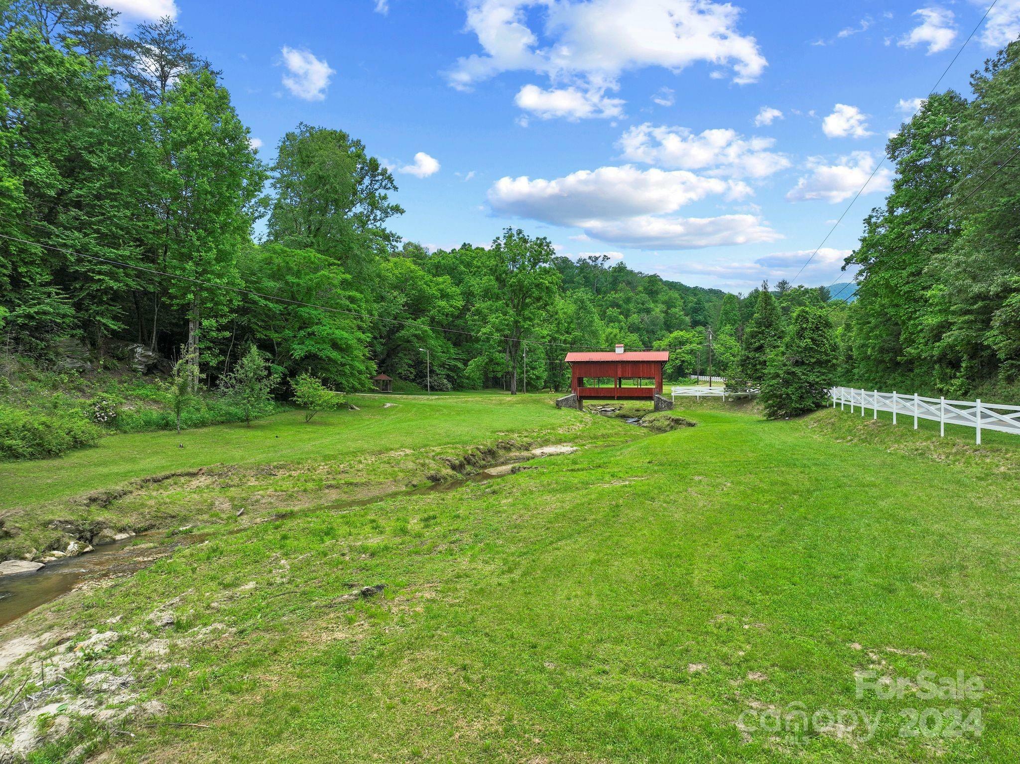 Property Photo:  2517 Pine Cove Road  NC 28762 