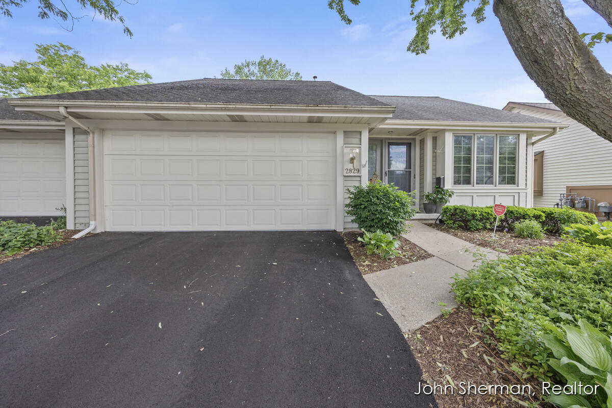 Property Photo:  2829 Mulford Drive SE  MI 49546 