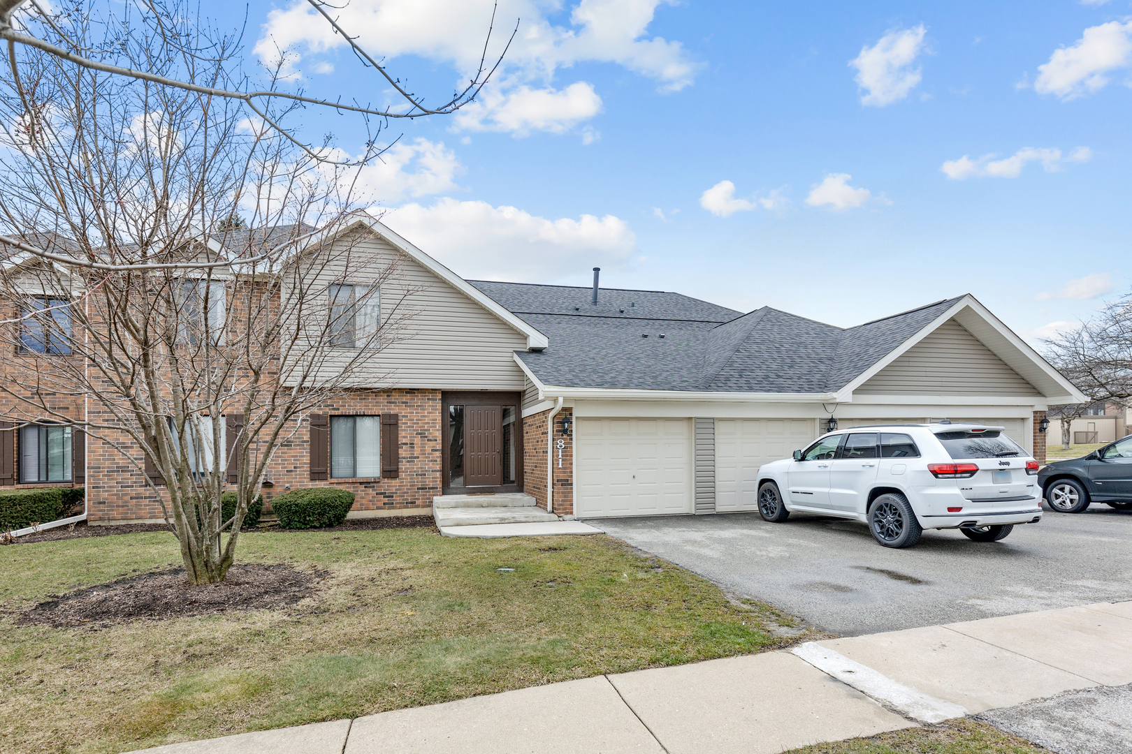 Property Photo:  811 Cross Creek Court A  IL 60172 