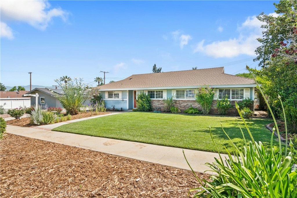 Property Photo:  611 Nottingham Drive  CA 92373 