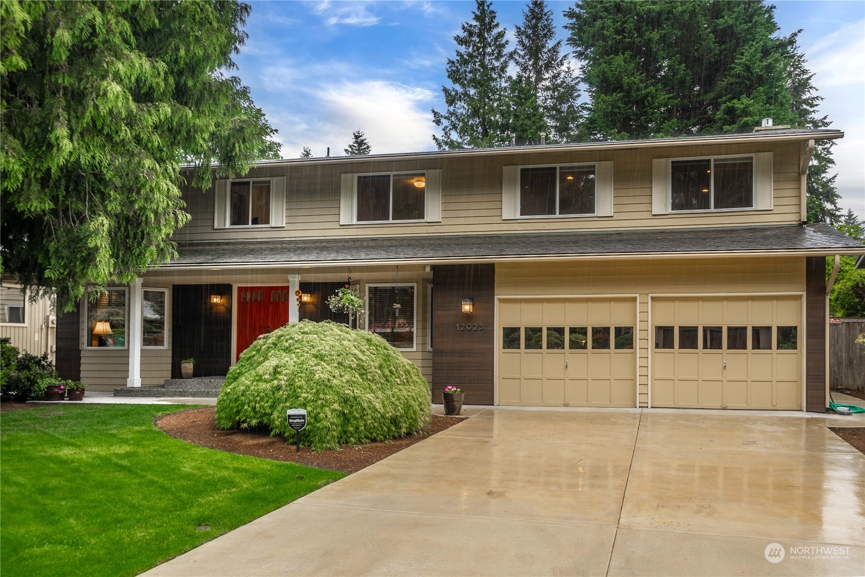 Property Photo:  12923 NE 71st Street  WA 98033 