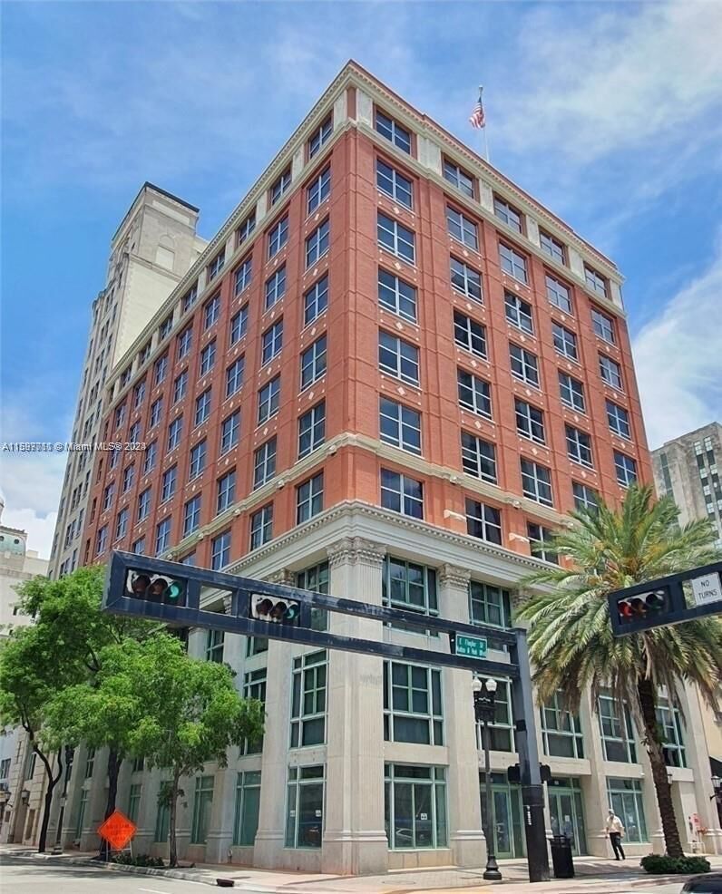 Property Photo: 111 E Flagler St 507 FL 33131