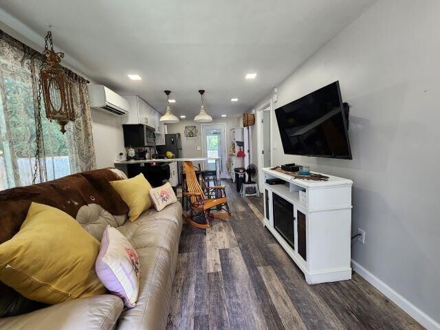 Property Photo:  334 E Chestnut Avenue  FL 32539 