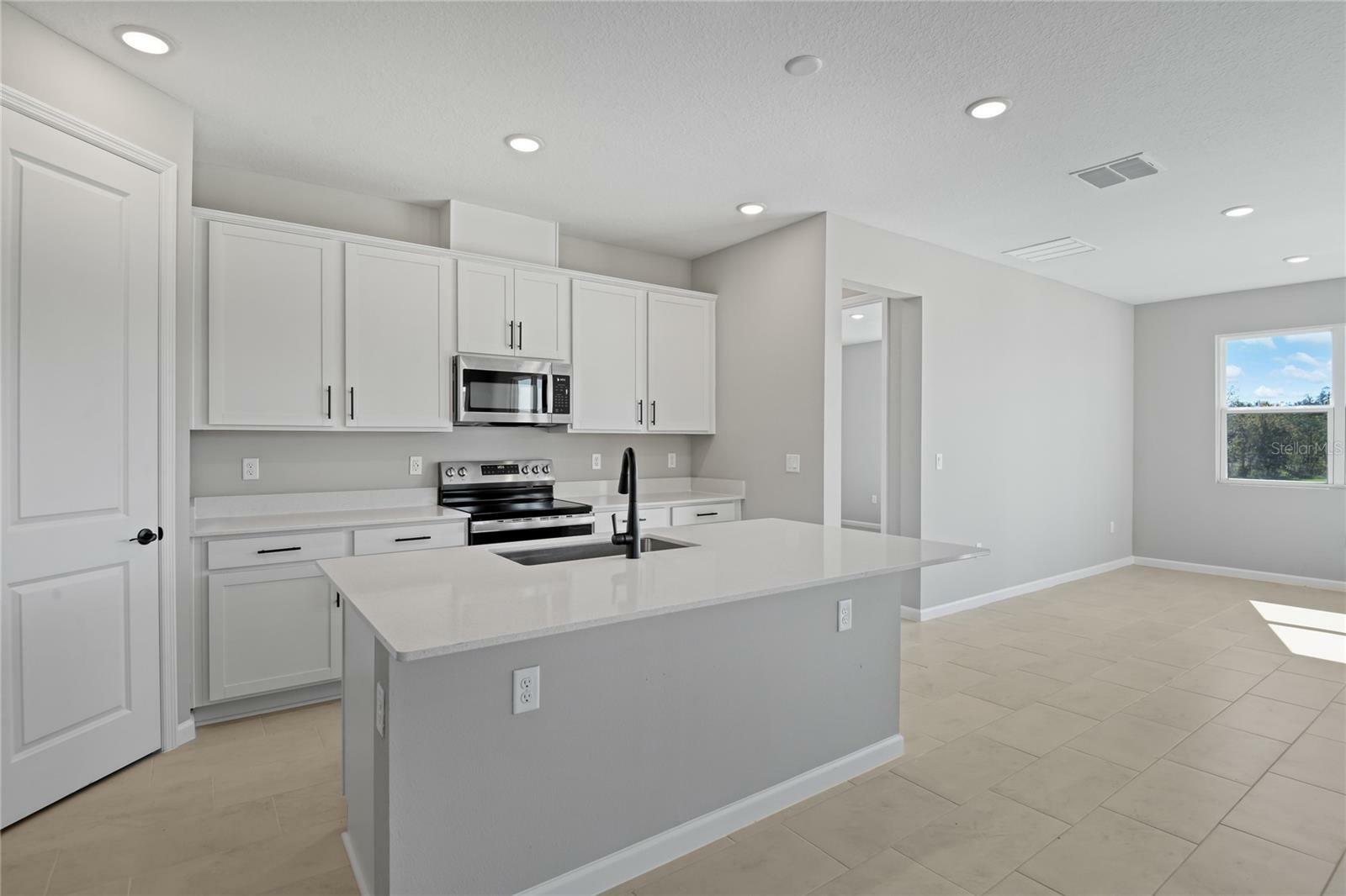 Property Photo: 626 Heritage Square Drive FL 33844
