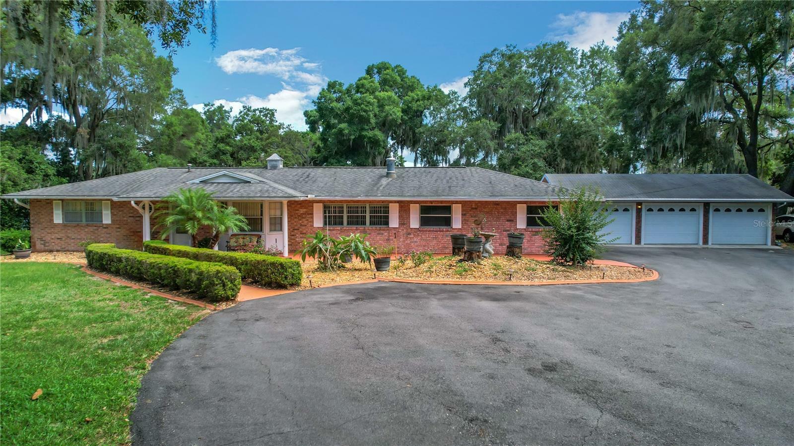 Property Photo:  2400 Lake Griffin Road  FL 32159 