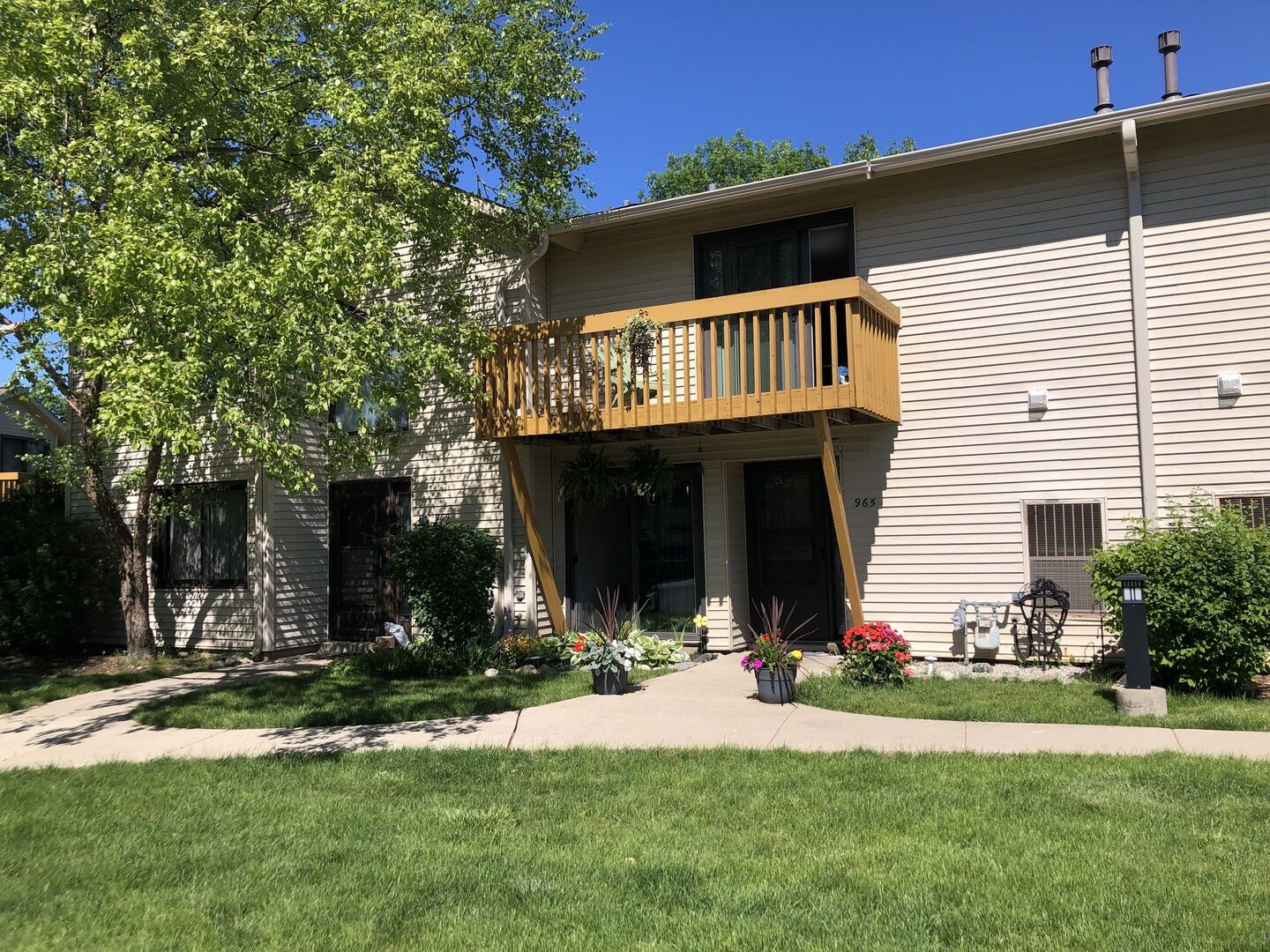 Property Photo:  965 Market Court  IL 60061 