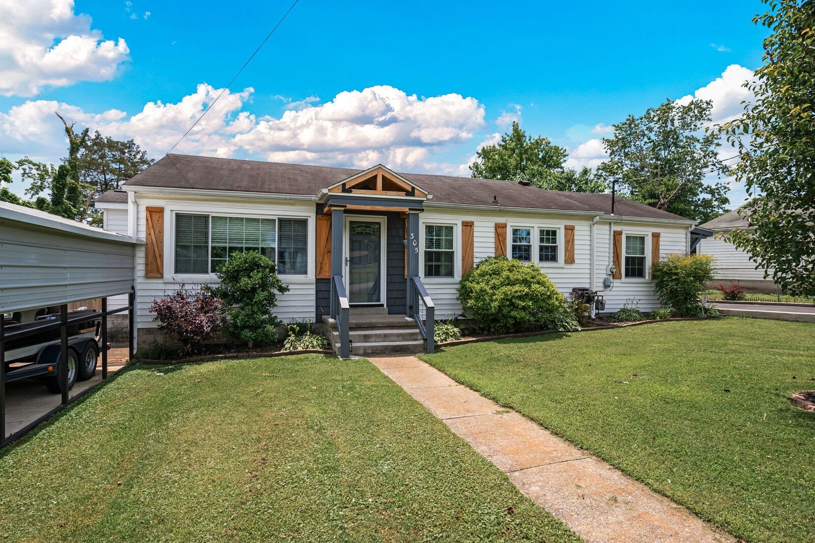 Property Photo: 305 Charlotte Dr TN 37160