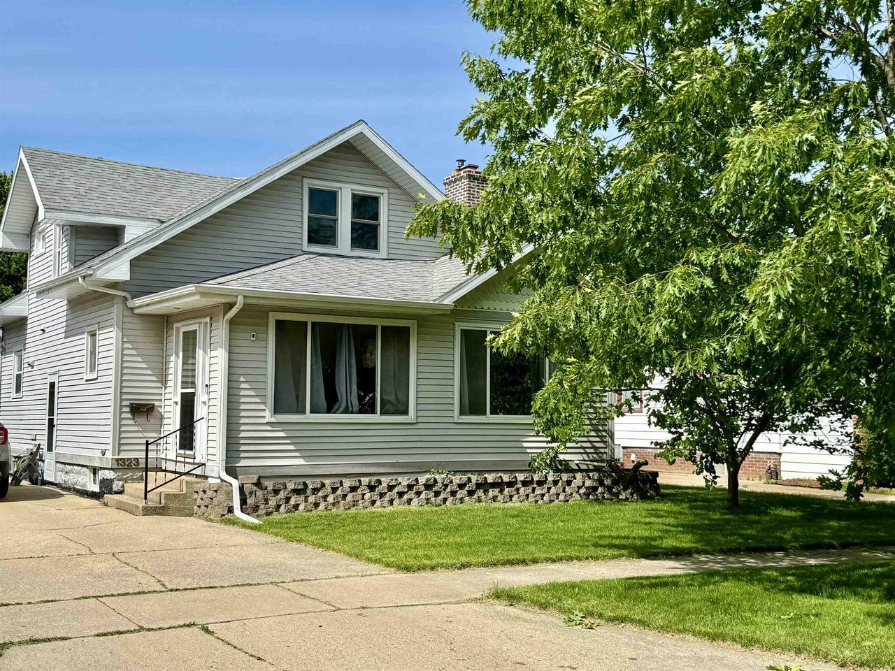 Property Photo:  1323 East Van Buren Street  WI 53545 