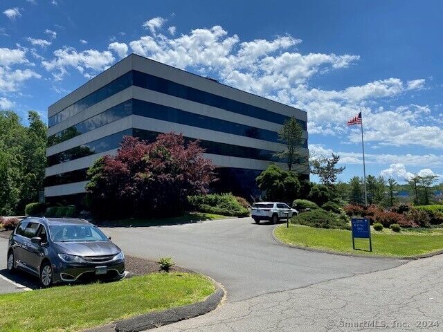 Property Photo:  609 West Johnson Avenue 411  CT 06410 