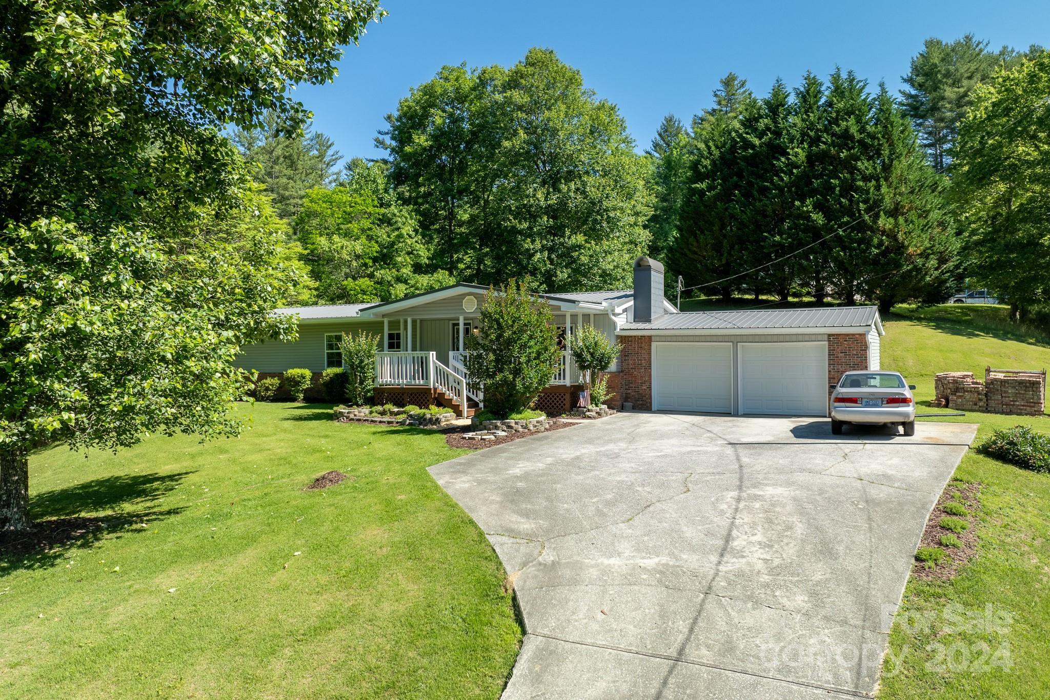 Property Photo: 625 Carson Creek Road NC 28712
